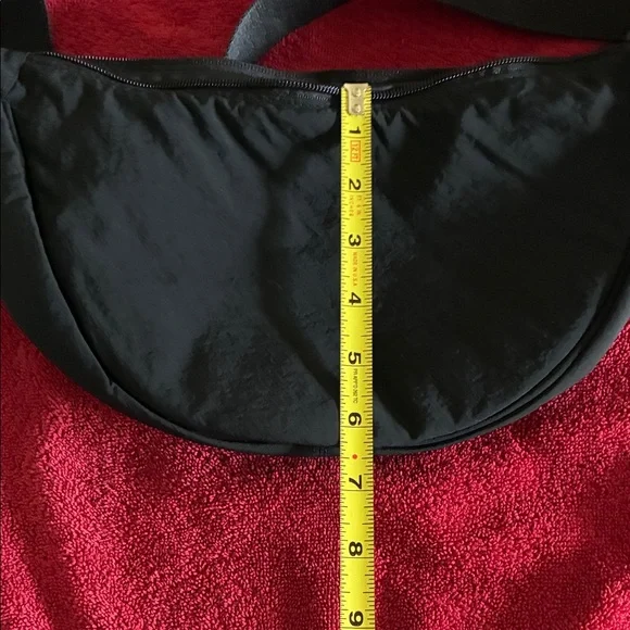 Uniqlo Small Black Crossbody Bag - Picture 8 of 9